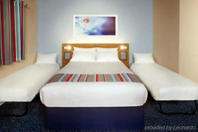 Travelodge Edinburgh Central Waterloo Place Exterior foto