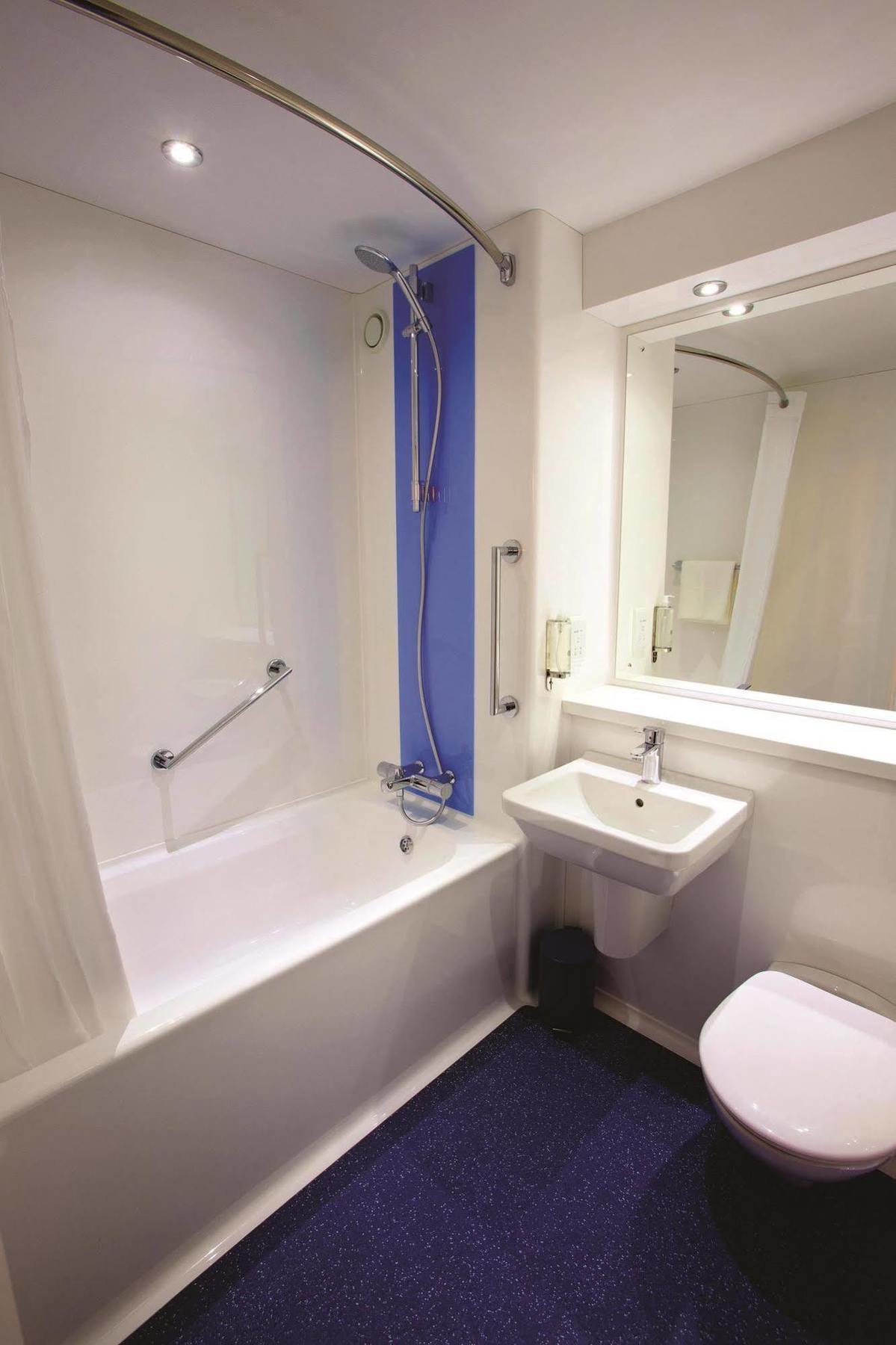 Travelodge Edinburgh Central Waterloo Place Exterior foto